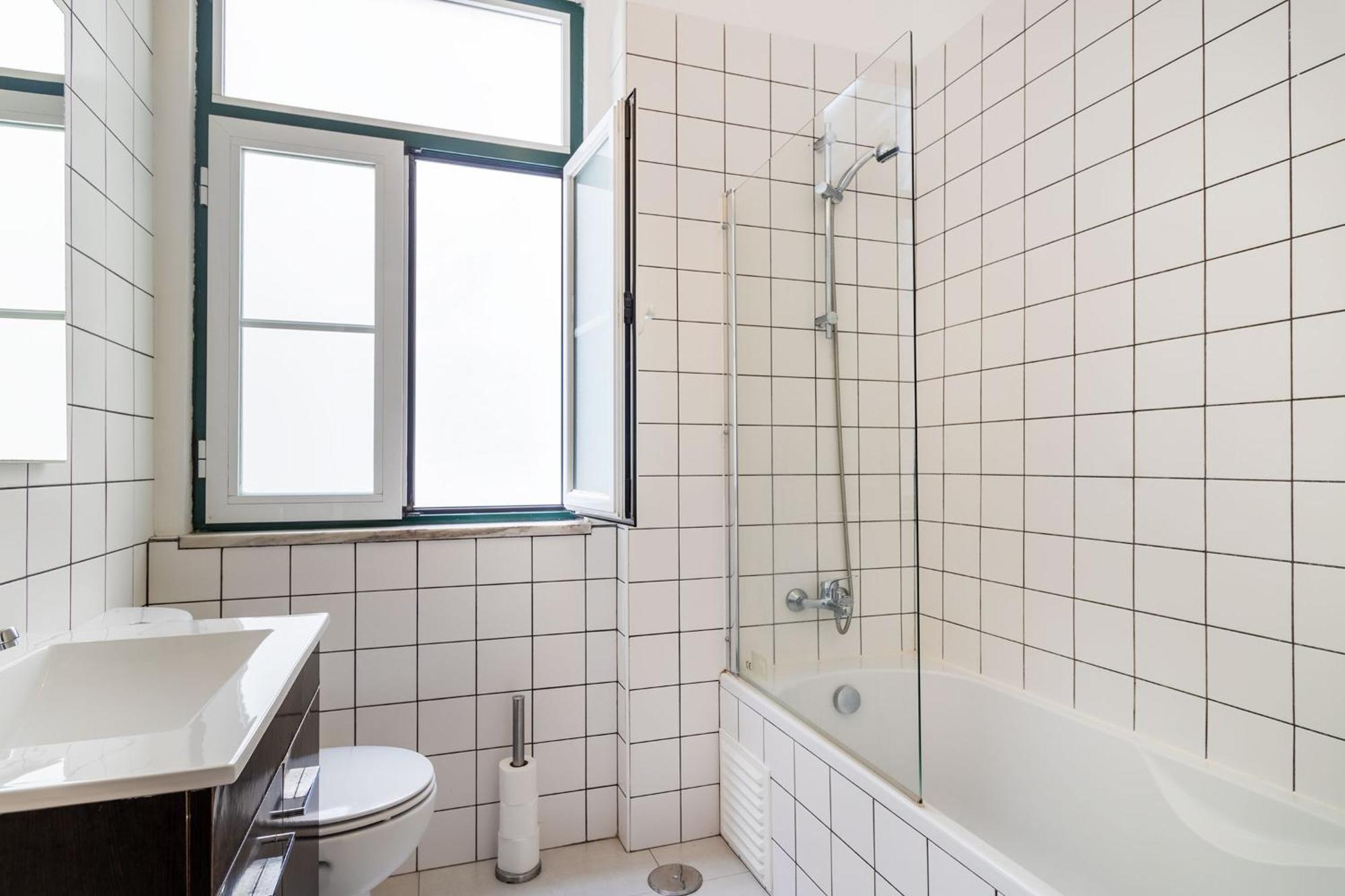 Rato By Hill Apartment *